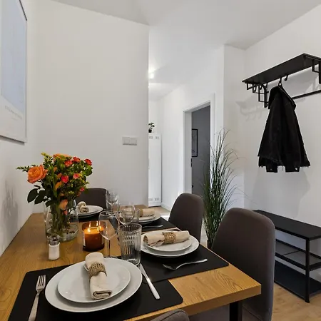 Nalia Homes - Balcony With No View, Private Parking Lejlighed *