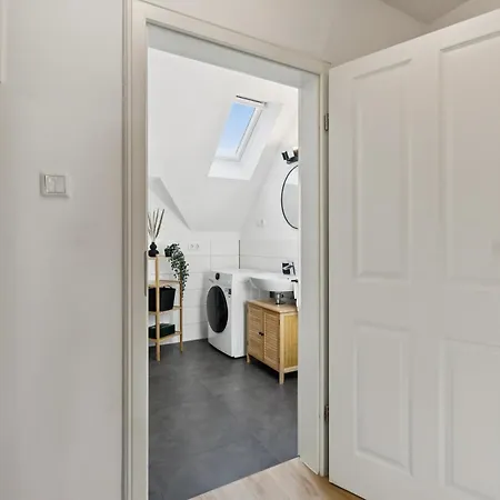 Nalia Homes - Balcony With No View, Private Parking *