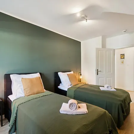 Nalia Homes - Balcony With No View, Private Parking Lejlighed